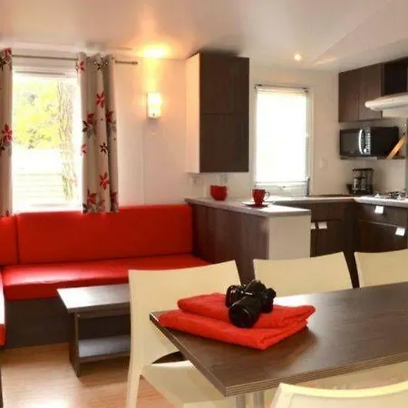 Kemping Le Clos Des Pins 4*