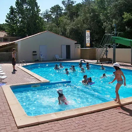 Le Clos Des Pins 4* 롱주빌 쉬르메르