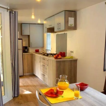 Le Clos Des Pins Camping