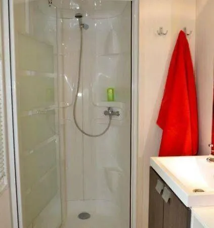Le Clos Des Pins 4* 롱주빌 쉬르메르