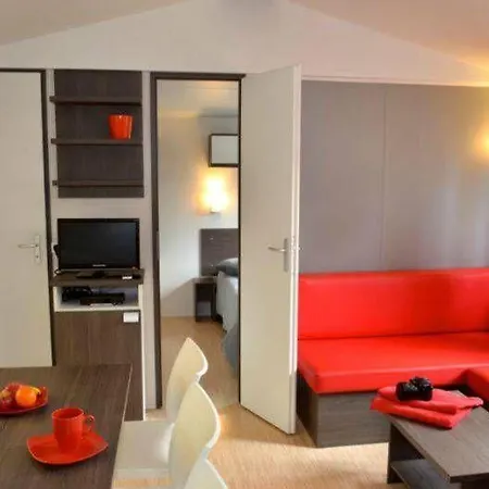 Le Clos Des Pins Camping