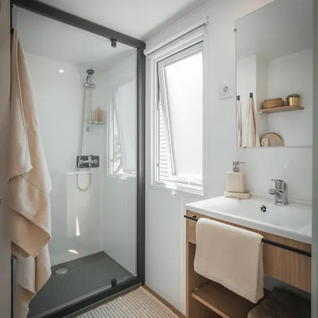 Le Clos Des Pins 4*