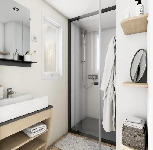 مكان تخييم Le Clos Des Pins 4*