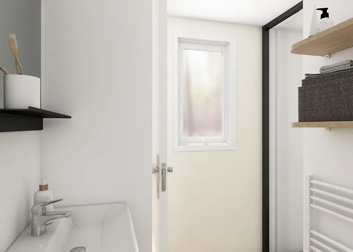 Le Clos Des Pins 4* لونجفيل-سور-مير